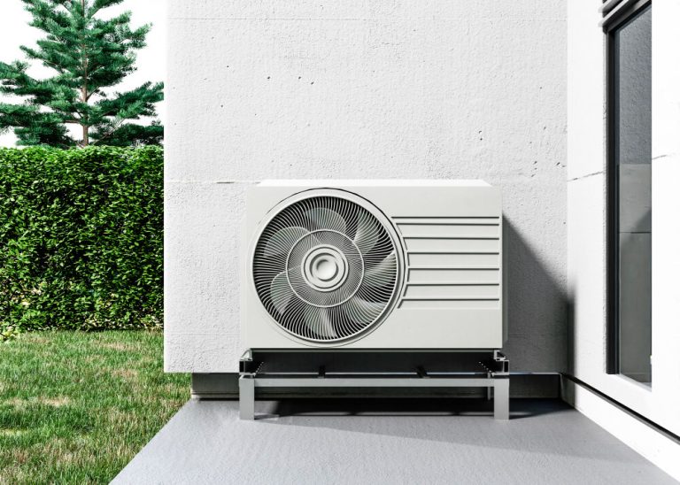 Pompe à chaleur installée, illustrant une solution de chauffage durable.